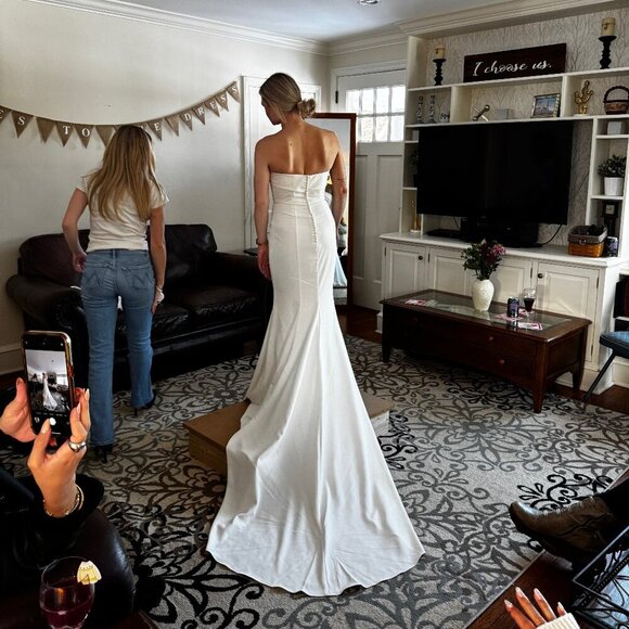 Vow’d NOVEL Wedding Dress – Size 2 Strapless Sheath Gown, New & Unworn - Picture 6 of 6